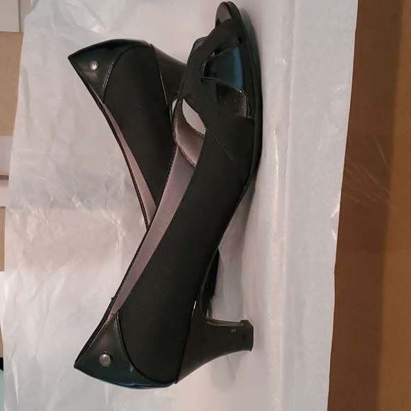 Life Stride Shoes - Size 10 black heels.   Open toe.  Life Stride.